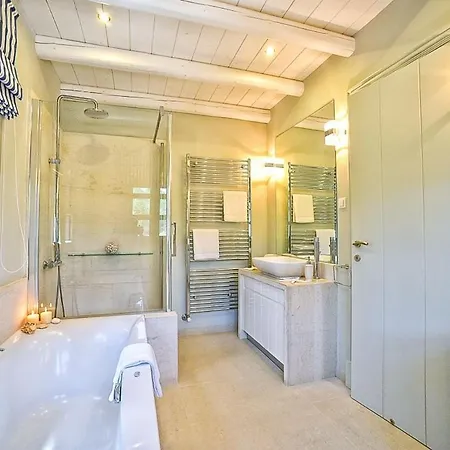 Lovely Gateaway In Corfu Mantouki